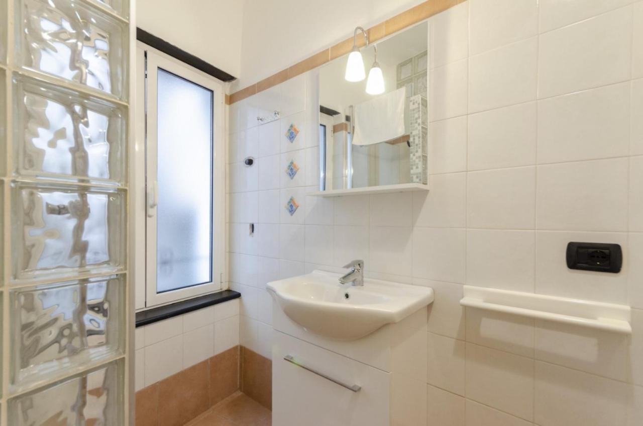 ジェノヴァJoivy Warm Family Flat For 9, Near Porto Anticoアパートメント エクステリア 写真