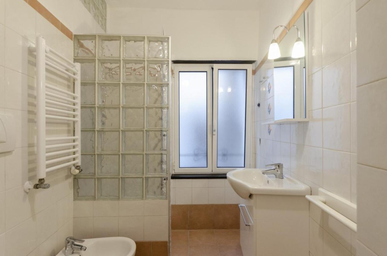 ジェノヴァJoivy Warm Family Flat For 9, Near Porto Anticoアパートメント エクステリア 写真